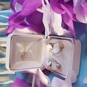 Friedman's Beautiful gold earrings